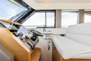 39FT (11.89M) TIARA YACHTS