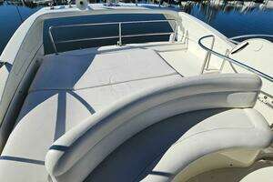 2003 Azimut 46 Motor Yacht thumbnail 9