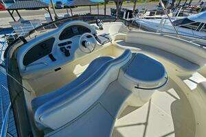 2003 Azimut 46 Motor Yacht thumbnail 10