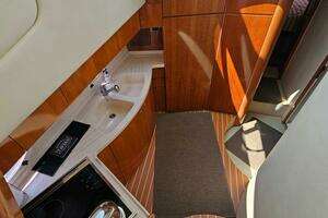 2003 Azimut 46 Motor Yacht thumbnail 17