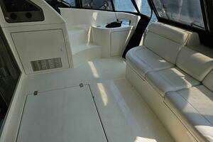 2003 Azimut 46 Motor Yacht thumbnail 13