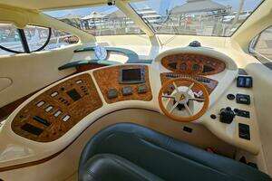 2003 Azimut 46 Motor Yacht thumbnail 16