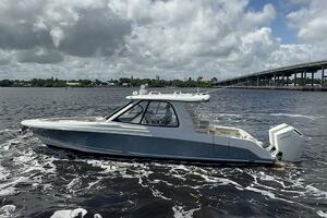 38FT (11.58M) BOSTON WHALER yacht for sale