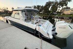 38FT (11.58M) BOSTON WHALER yacht for sale