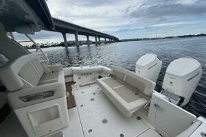 38FT (11.58M) BOSTON WHALER