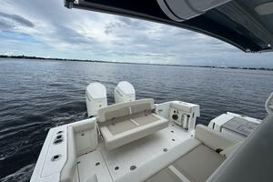 38FT (11.58M) BOSTON WHALER