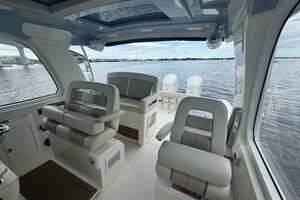 38FT (11.58M) BOSTON WHALER