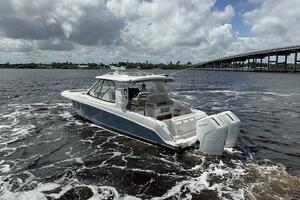 38FT (11.58M) BOSTON WHALER Worth Avenue Yachts