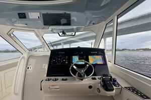 38FT (11.58M) BOSTON WHALER