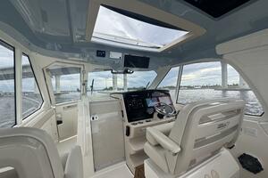 38FT (11.58M) BOSTON WHALER