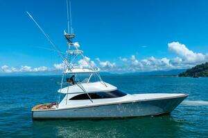 2017 Viking 62 Convertible thumbnail 1
