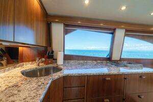 2017 Viking 62 Convertible thumbnail 12