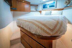 2017 Viking 62 Convertible thumbnail 22