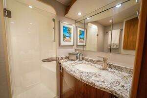 2017 Viking 62 Convertible thumbnail 19