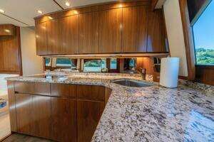 2017 Viking 62 Convertible thumbnail 13