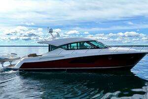 2017 Tiara Yachts 53 Coupe thumbnail 15
