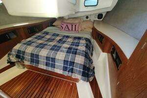 1987 Hunter 37 Legend thumbnail 31