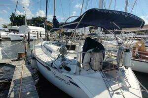 1987 Hunter 37 Legend thumbnail 4