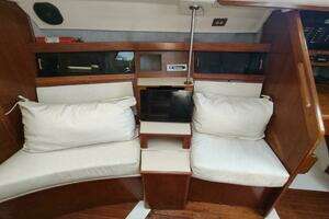 1987 Hunter 37 Legend thumbnail 46