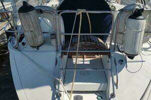 1987 Hunter 37 Legend thumbnail 5