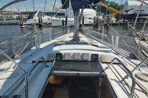 1987 Hunter 37 Legend thumbnail 17