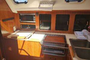 1987 Hunter 37 Legend thumbnail 24
