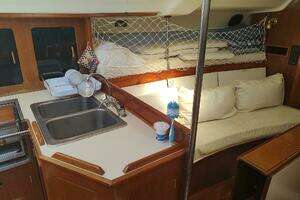 1987 Hunter 37 Legend thumbnail 26