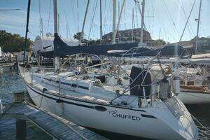 1987 Hunter 37 Legend thumbnail 1