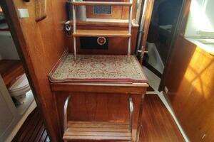1987 Hunter 37 Legend thumbnail 40