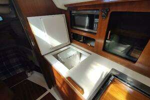 1987 Hunter 37 Legend thumbnail 25