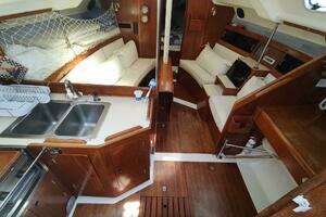 1987 Hunter 37 Legend thumbnail 22