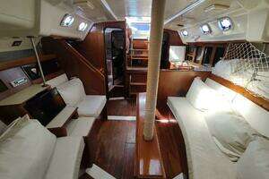 1987 Hunter 37 Legend thumbnail 47