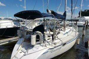 1987 Hunter 37 Legend thumbnail 2