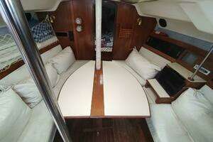 1987 Hunter 37 Legend thumbnail 42