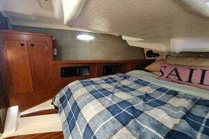 1987 Hunter 37 Legend thumbnail 32