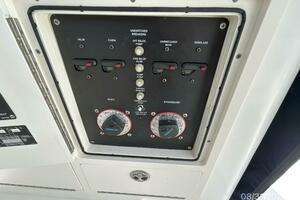 C Cab 31ft Boston Whaler Yacht For Sale