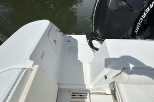 C Cab 31ft Boston Whaler Yacht For Sale