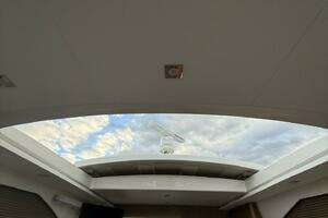 2018 Sea Ray 460 Sundancer thumbnail 10