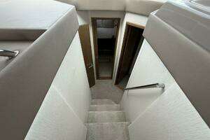 2018 Sea Ray 460 Sundancer thumbnail 14