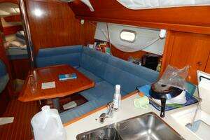 1997 Jeanneau 36.2 Sun Odyssey thumbnail 12