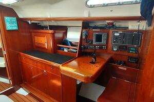 2004 Beneteau 393 thumbnail 20