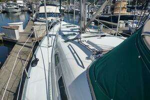 2004 Beneteau 393 thumbnail 3