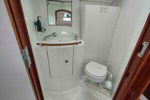 2004 Beneteau 393 thumbnail 44