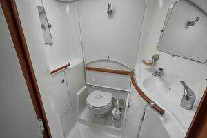 2004 Beneteau 393 thumbnail 32