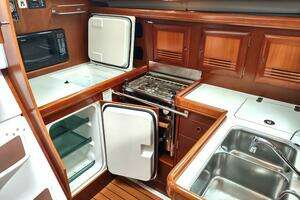 2004 Beneteau 393 thumbnail 36