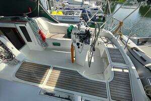 2004 Beneteau 393 thumbnail 11