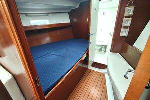 2004 Beneteau 393 thumbnail 46
