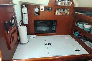 2004 Beneteau 393 thumbnail 22