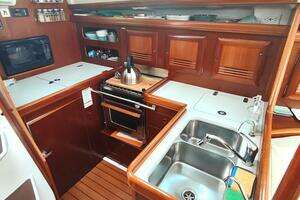 2004 Beneteau 393 thumbnail 21