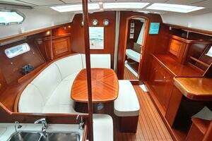 2004 Beneteau 393 thumbnail 50